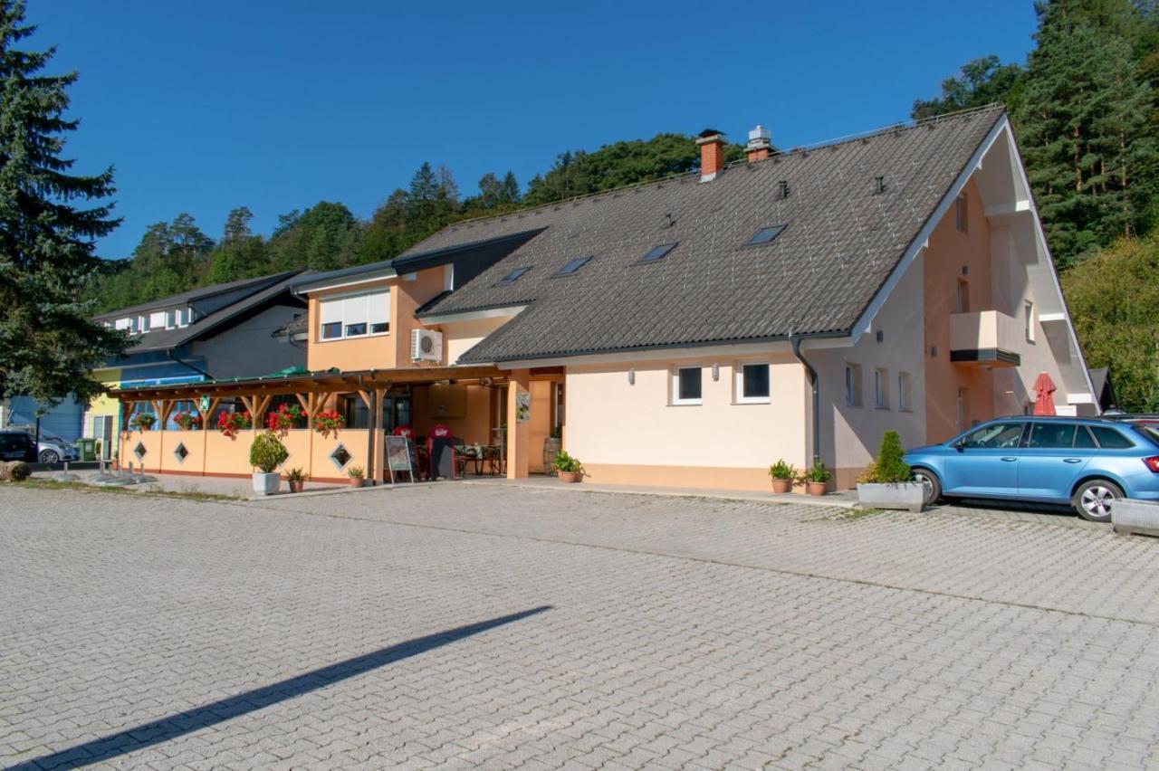Hotel Hisa Izabela Muta Exteriér fotografie